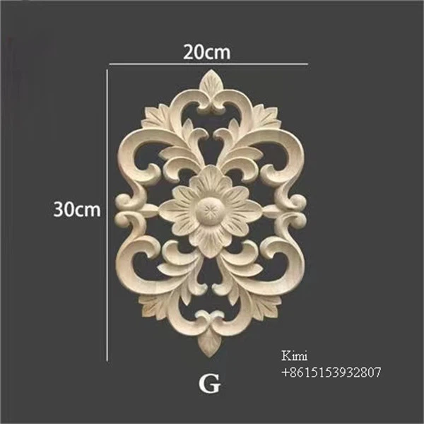 Interijer sa rezbarenim onlejima i aplikacijama od punog drveta